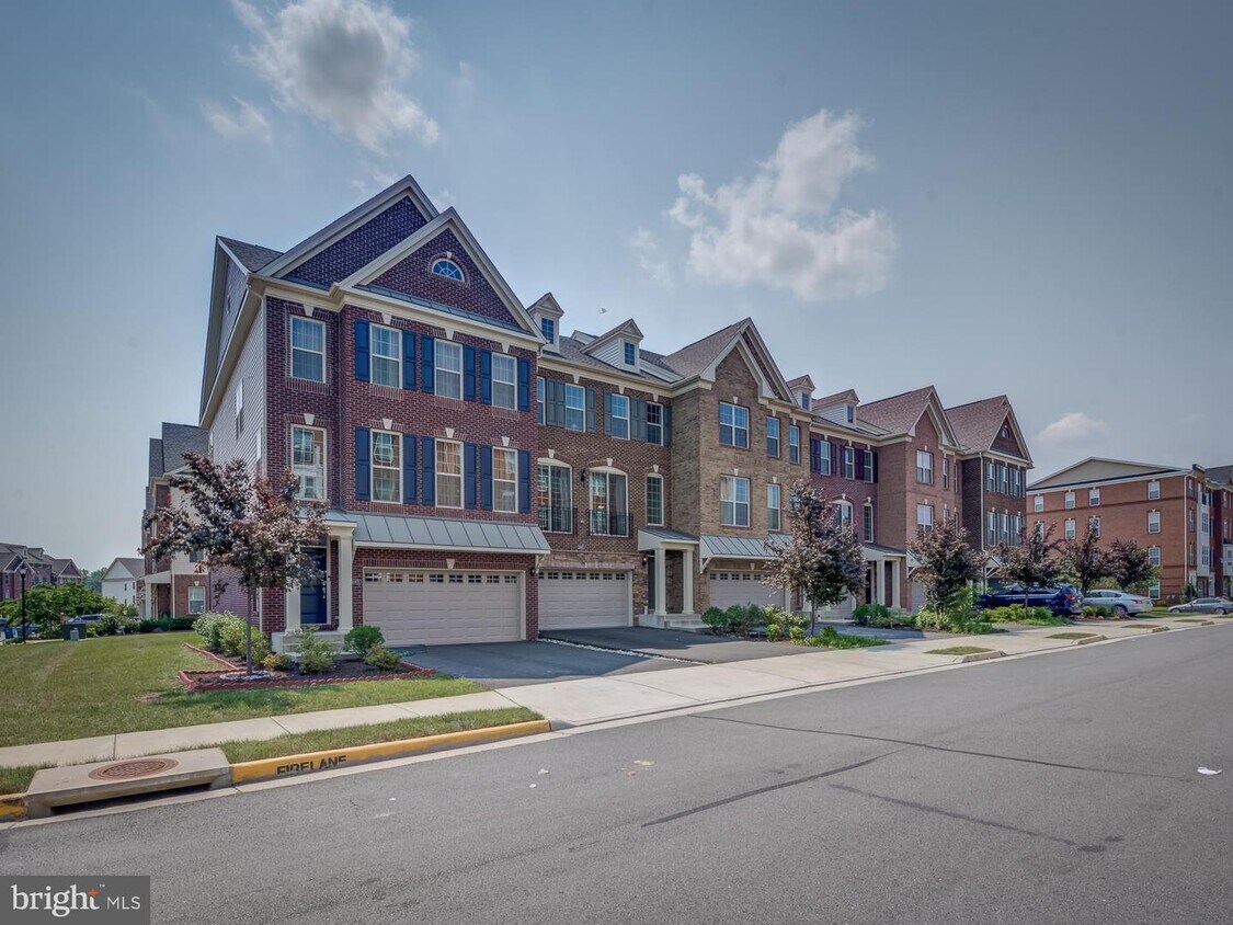 23480 Logans Ridge Terrace, Ashburn, VA 20148 Townhome Rentals in
