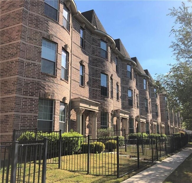 Building Photo - 2500 Rockbrook Dr
