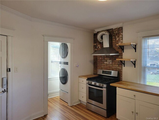 Building Photo - 18 Innis Ave