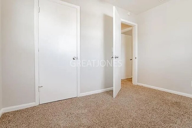 Building Photo - 4833 Delray Dr