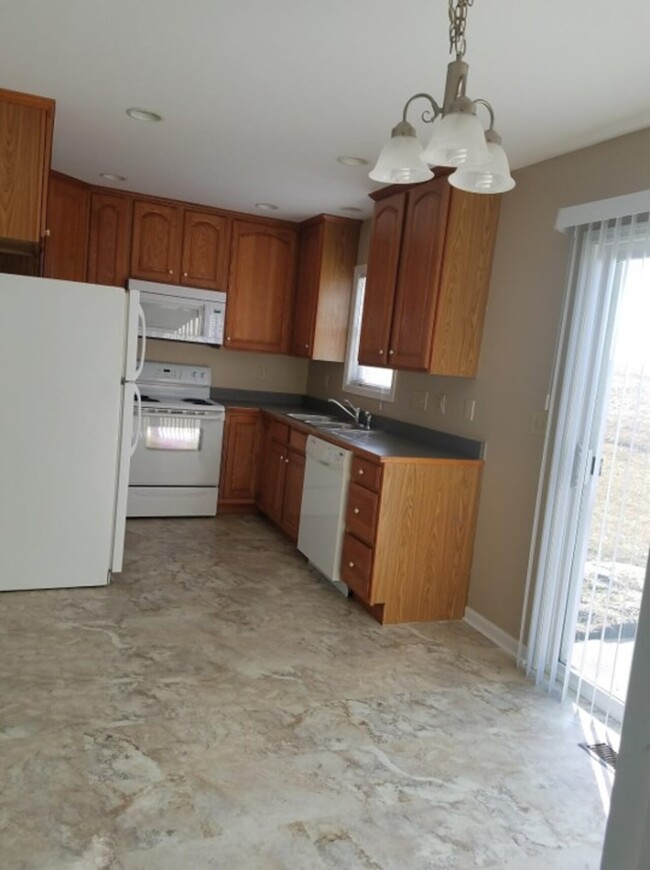 Building Photo - Indian Ridge - 2677 B