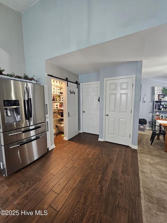 Building Photo - 403 Boysenberry Ln