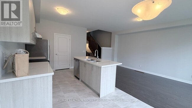 Building Photo - 16 Harvey Bunker Cres