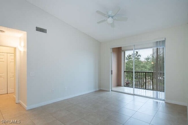 Foto del edificio - 1220 Reserve Way