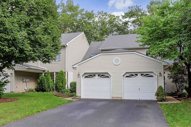 Building Photo - 513 Woodbine Ln