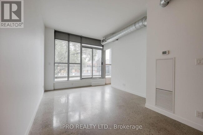 Photo du bâtiment - 510-510 King St E