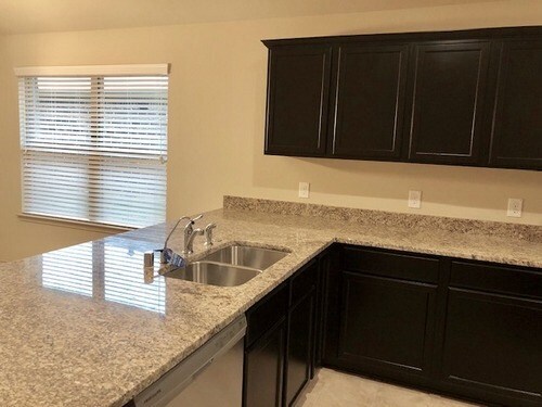 Foto del edificio - 9914 Little Walnut Ln