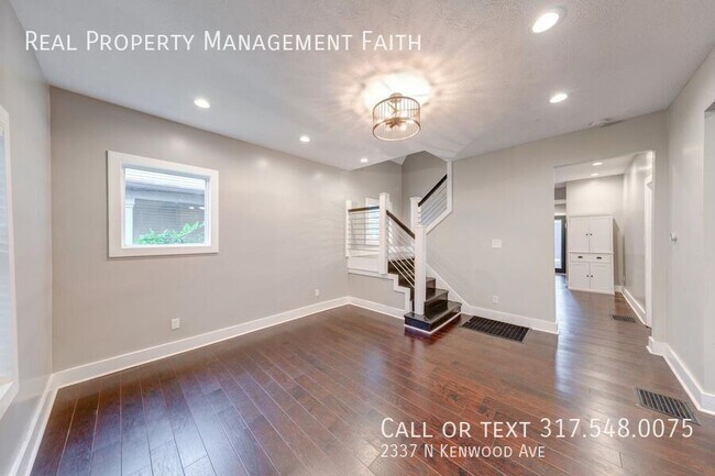 Foto del edificio - 2337 N Kenwood Ave