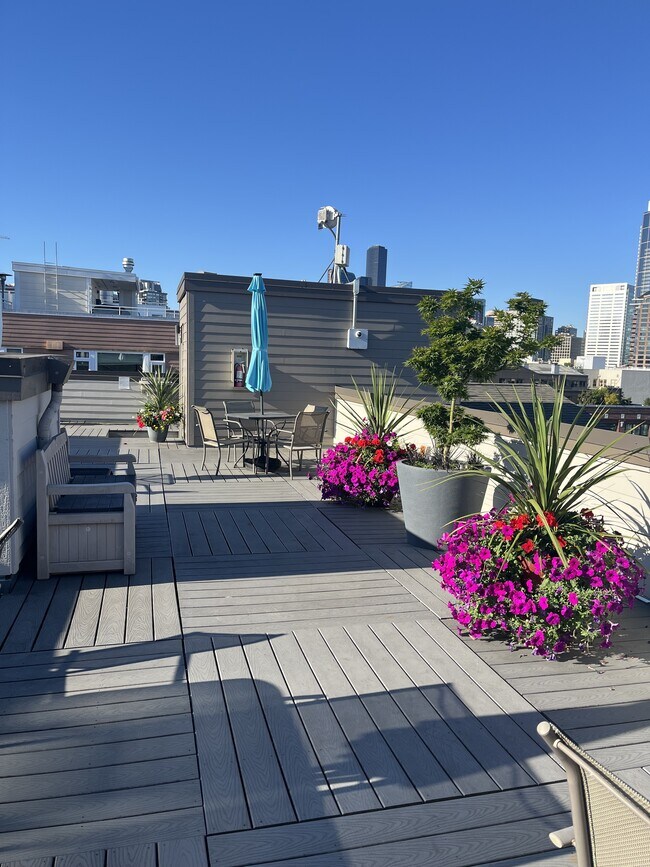 Foto del edificio - 1614 Summit Ave