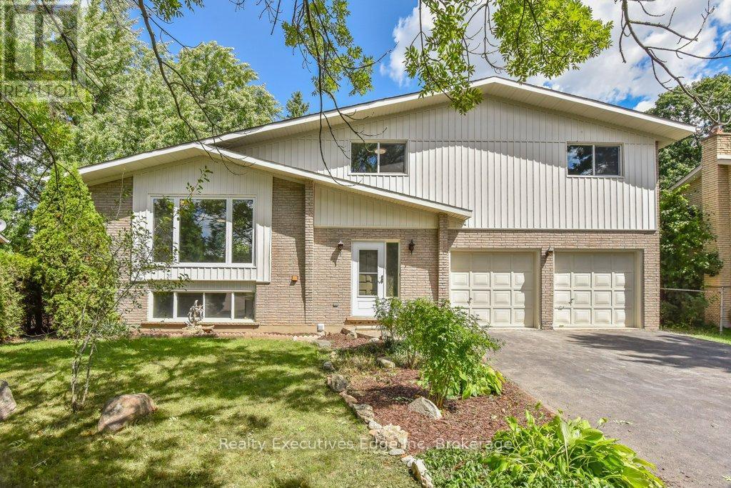 Photo principale - 590 Canewood Crescent