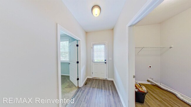 Building Photo - 3 br, 2 bath House - 351 Bowen Falls