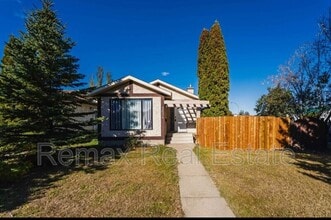 Building Photo - 3604-3617 17 Ave NW