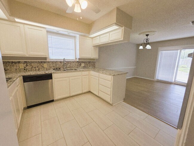 Foto del edificio - Yipee! Fabulous 2 bedroom, 2 bath home in ...