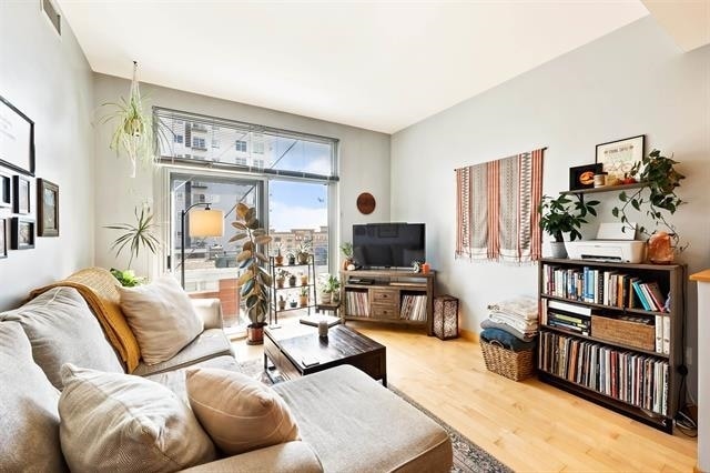 Foto del edificio - 309 W Washington Ave