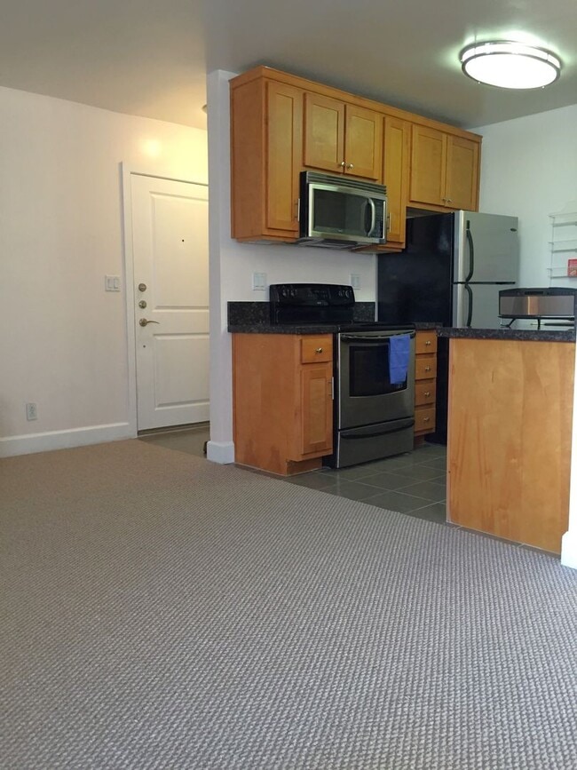 Building Photo - 1 Bed + 1 Bath Brentwood Now Leasing for 2026-2027 UCLA Housing