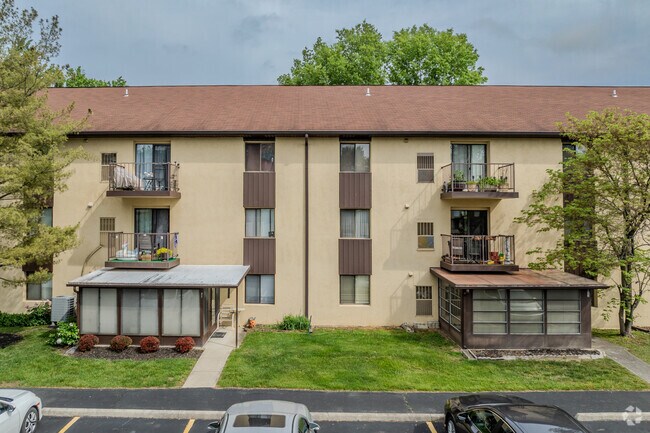 Foto del edificio - Coves at Columbus on Karl Road/Stonegate Square