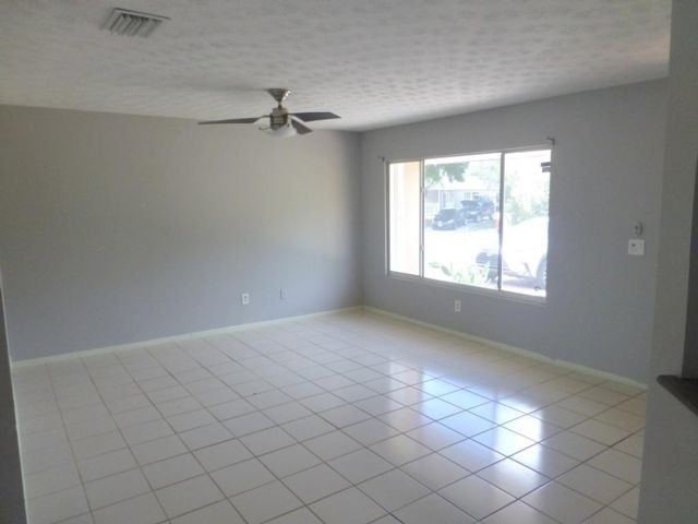 Foto del edificio - 352 SW Kentwood Rd