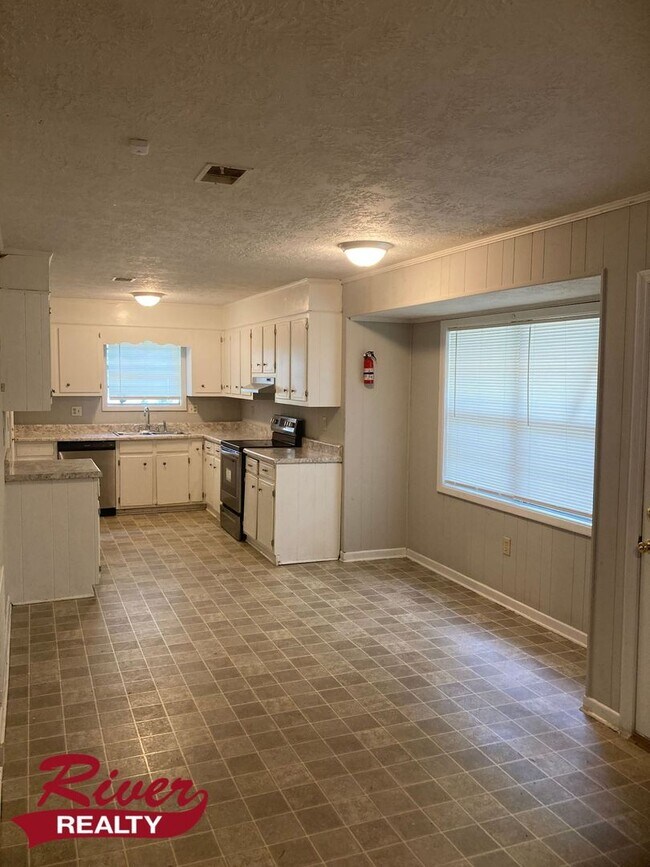 Foto del edificio - 3 Bedroom 2 Bath House with Double Garage ...