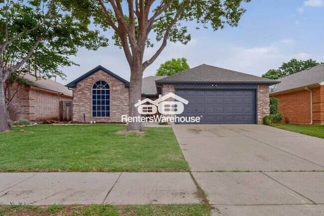 Building Photo - Completely Refreshed In Home Ft Worth