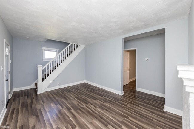 Building Photo - 3 br, 1.5 bath House - 482 East Jenkins Av...