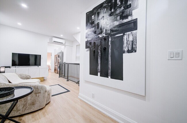 Photo du bâtiment - 216 St Johns Rd