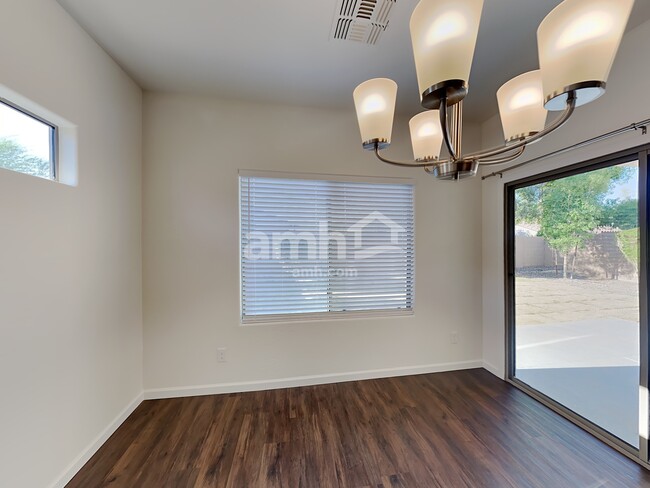 Foto del edificio - 16248 W Desert Mirage Dr