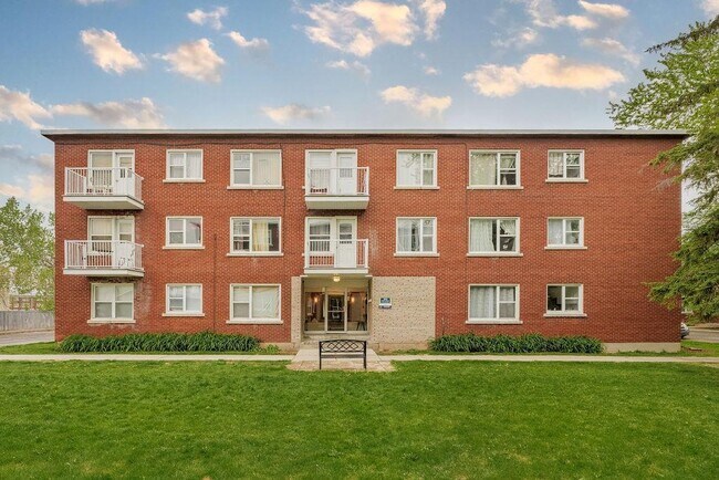 Photo du bâtiment - 362 McArthur, 388- 390 Irwin Miller
