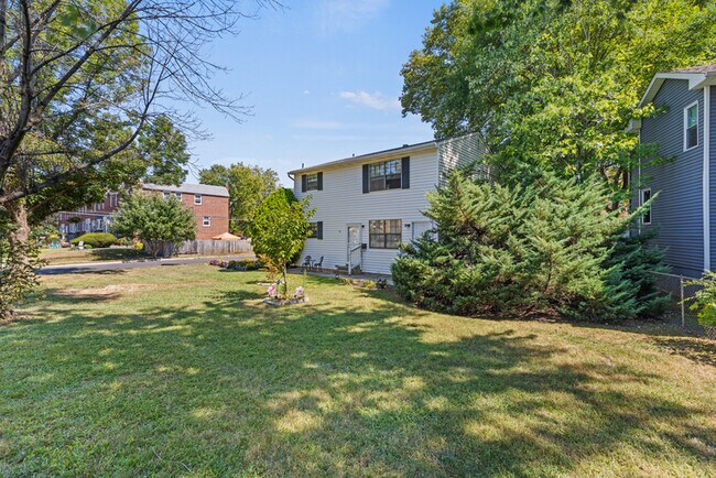 Foto del edificio - 348 Woodlawn Terrace