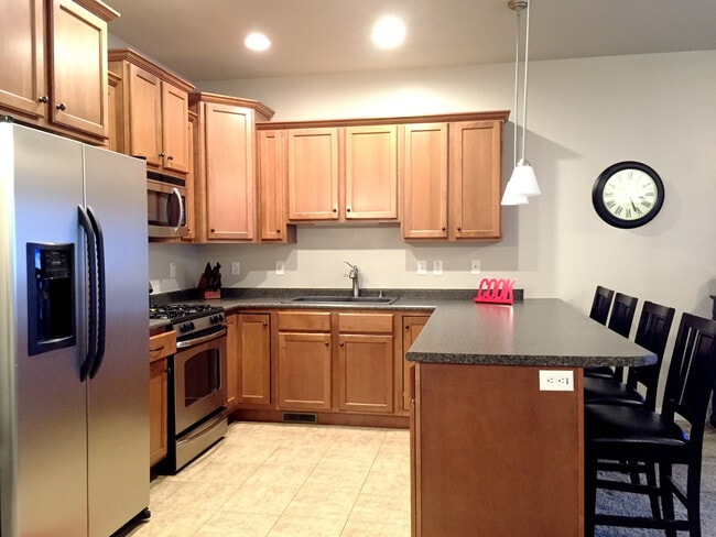 Foto del edificio - Spacious 2 Bedroom Townhome at The District!
