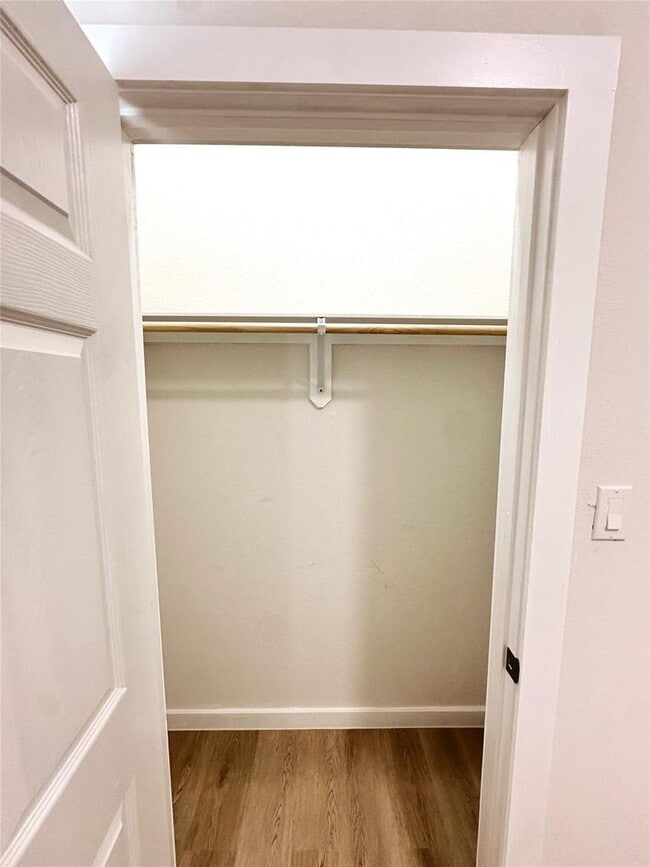 Building Photo - 9705 Garcroft St