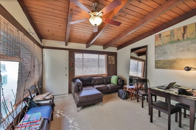 Interior Photo - 4016 The Strand