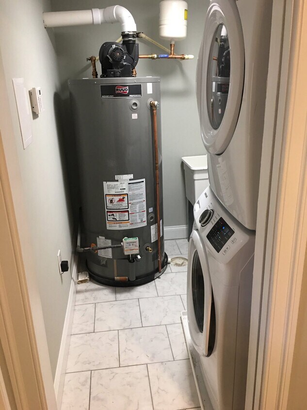 Washer/dryer - 921 Farragut St NW