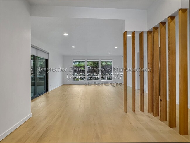 Building Photo - 6968 E La Cuesta St