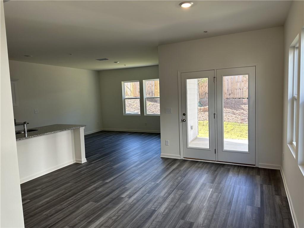 Foto del edificio - 5014 Elowen Ln