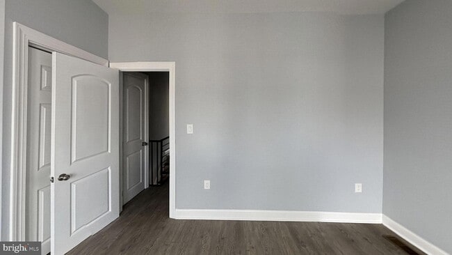 Building Photo - 1932 Clarence St