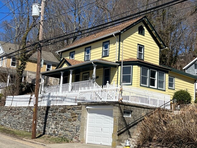 Building Photo - 110 Bayview Ave