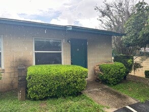 Building Photo - 1415 McCauley Rd