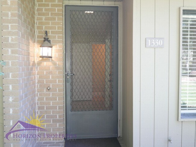 Foto del edificio - Spacious 2 Bed 2.5 Bath 1,835 sqft Campus ...