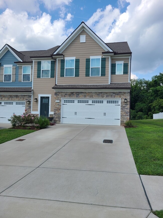 Building Photo - 1430 Carderock Springs Dr
