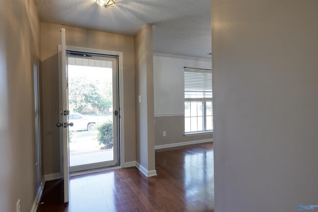 Building Photo - 126 Champions Green Dr