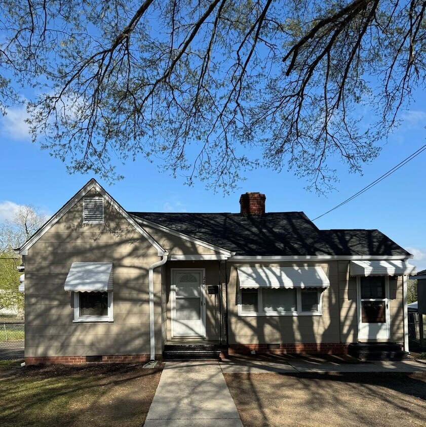 Primary Photo - Cozy 2-Bedroom, 1-Bathroom Home w/ a Bonus...
