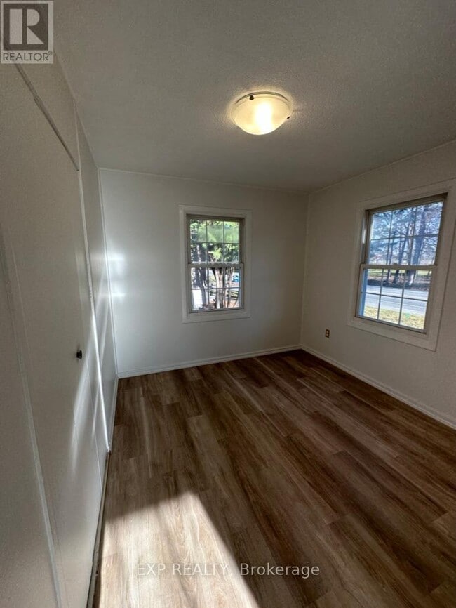 Building Photo - 954 Fisher Ave