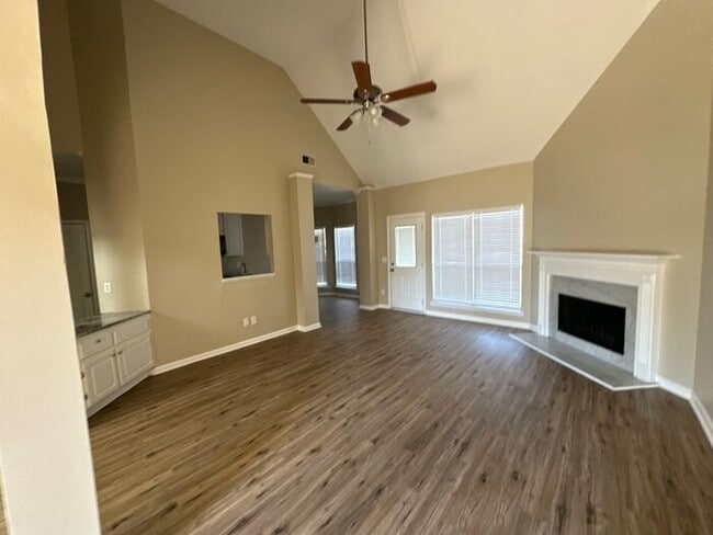 Building Photo - SELF TOUR NOW! - 144 Saint Charles Dr, Hel...