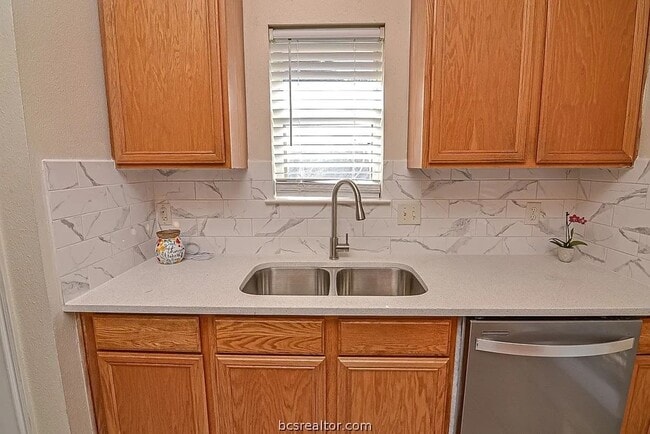 Foto del edificio - Newly Remodeled Unit!