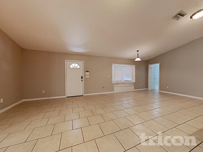 Foto del edificio - 13210 Maple St