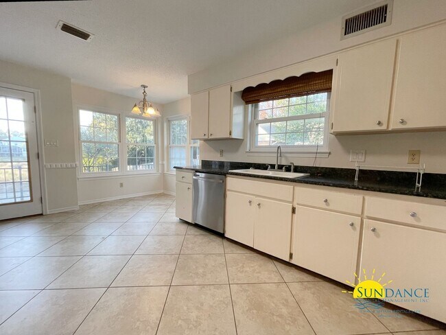 Building Photo - Beautiful 3 Bedroom Home in Shalimar!