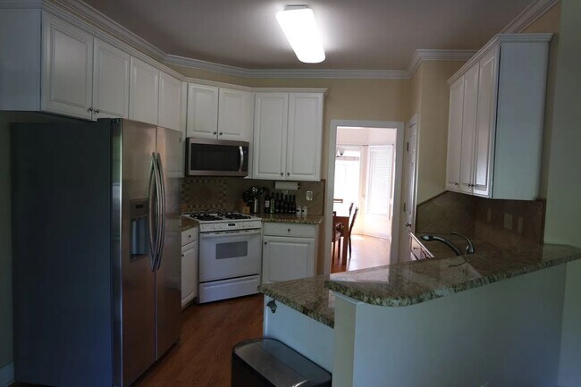 Foto del edificio - 4931 Whitmore Pond Ln