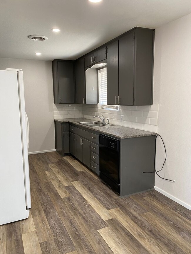 Building Photo - Great Home with lots of updates