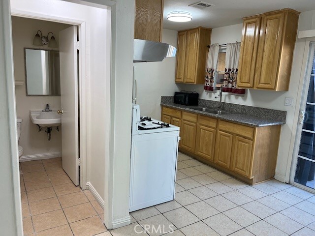 Building Photo - 4594 Bandera St