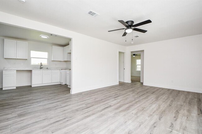 Foto del edificio - 4223 Elmwood St
